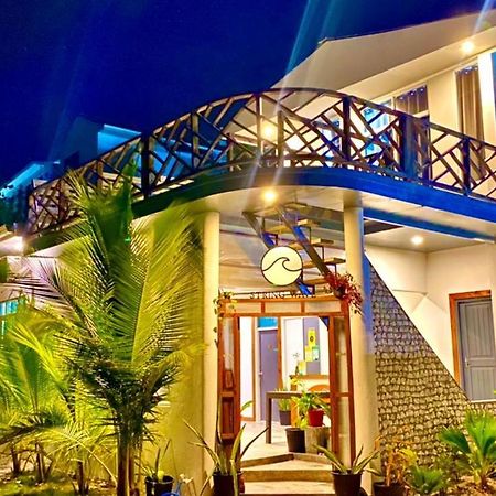 String Wave Maldives Hotell Gulhi Exteriör bild