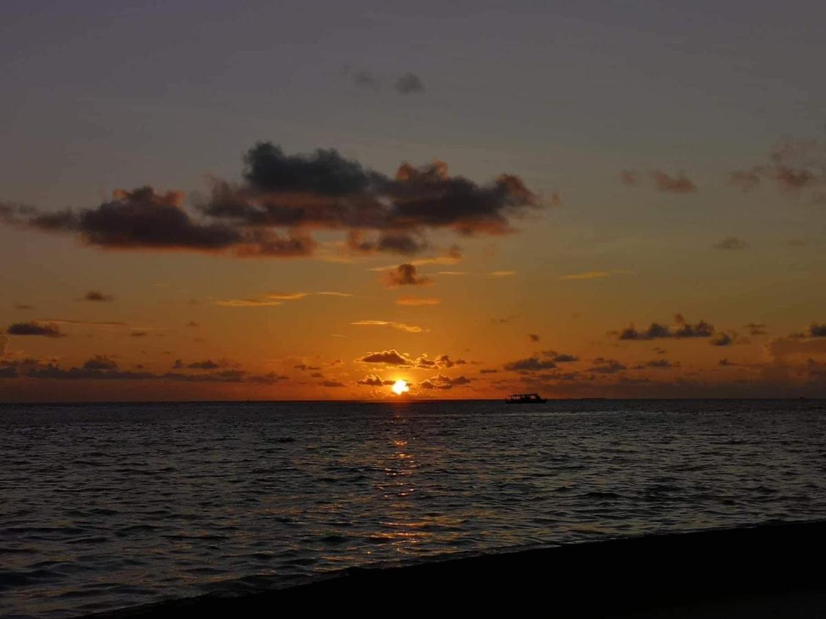 String Wave Maldives Hotell Gulhi Exteriör bild