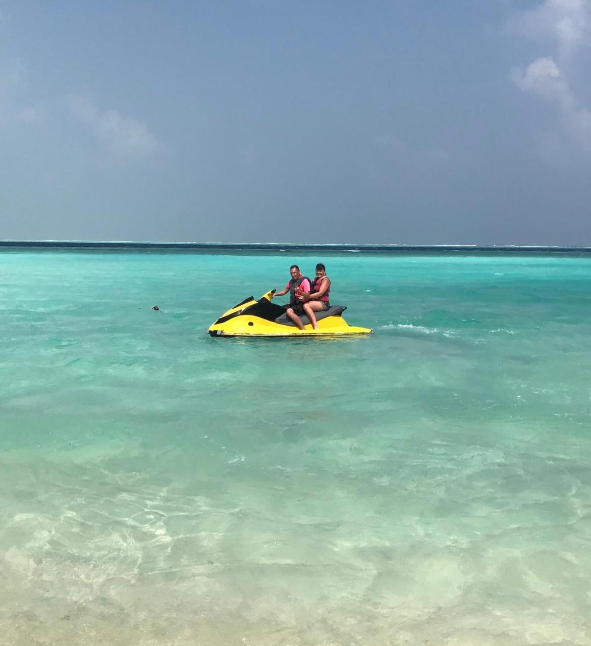 String Wave Maldives Hotell Gulhi Exteriör bild