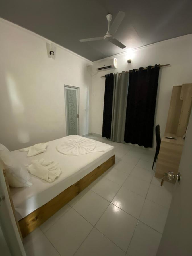 String Wave Maldives Hotell Gulhi Exteriör bild